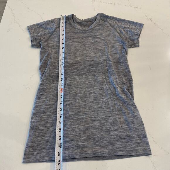 Lululemon Swiftly Tech Gray Short Sleeve‎ Top Size 8 - Picture 4 of 6